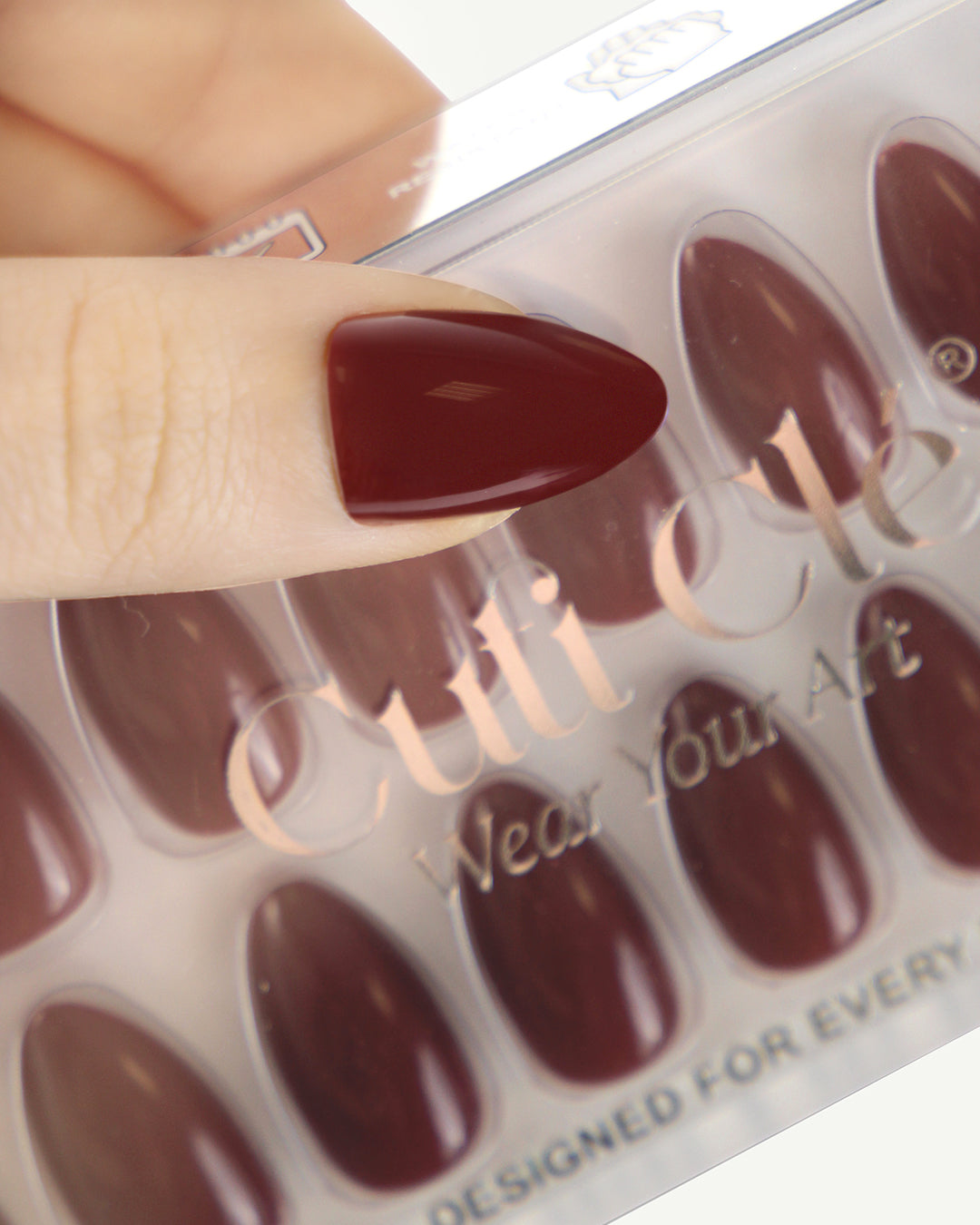CHERRY NOIR | SHORT ALMOND